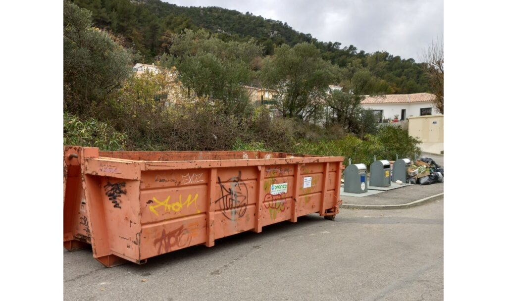 Mairie Saint-Savournin benne ordures menageres ortolan