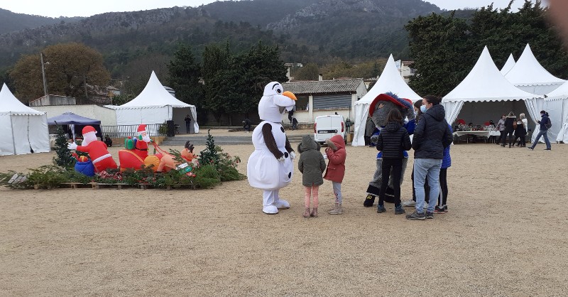 Mairie Saint-Savournin Marché de Noël 2021 mascottes