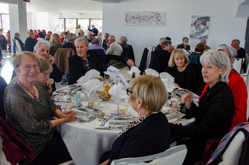 Mairie Saint-savournin repas des seniors 12 décembre 2021 - table d'invités