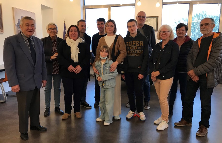 Mairie Saint-Savournin réception famille Ukraine -25 mars 2022