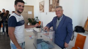 Mairie de Saint-Savournin ils ont 18 ans et votent pour la première fois le 10 et 24 avril 2022