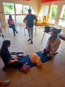 Mairie Saint-Savournin Formation premier secours exercices Grégory Raffini agents scolaires et municipaux août 2022