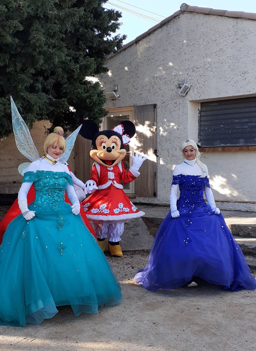 Mairie Saint-Savournin marche noel 2 et 3 dec 2023 - mascottes Disney